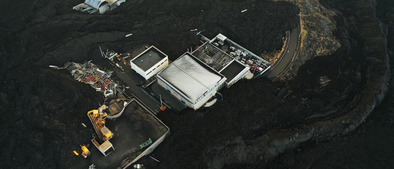 Imagen de una vivienda sepultada por la lava del volcán de La Palma.