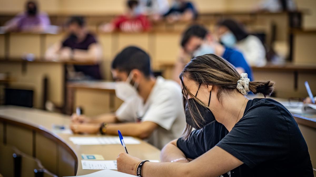 Estudiantes en la Universidad de Extremadura.