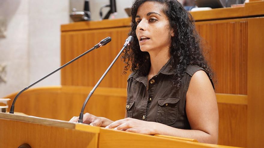 Vanesa Carbonell, diputada de Podemos, en el Pleno de las Cortes de Aragón este jueves.