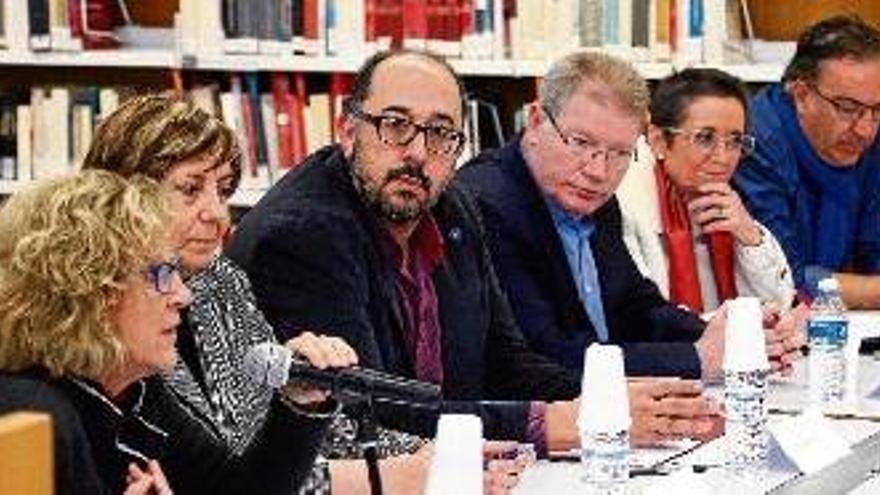 Formalització de l&#039;acte de cessió a la Bilbioteca de Lletres de la UdG.