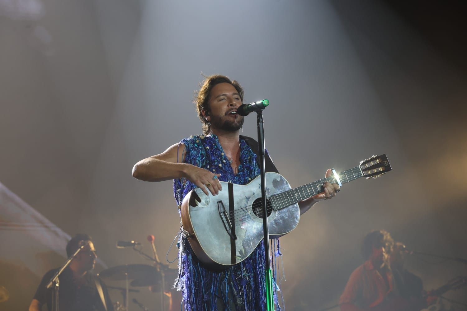 Manuel Carrasco arrebata en su concerto del Roig Arena: todas las imágenes