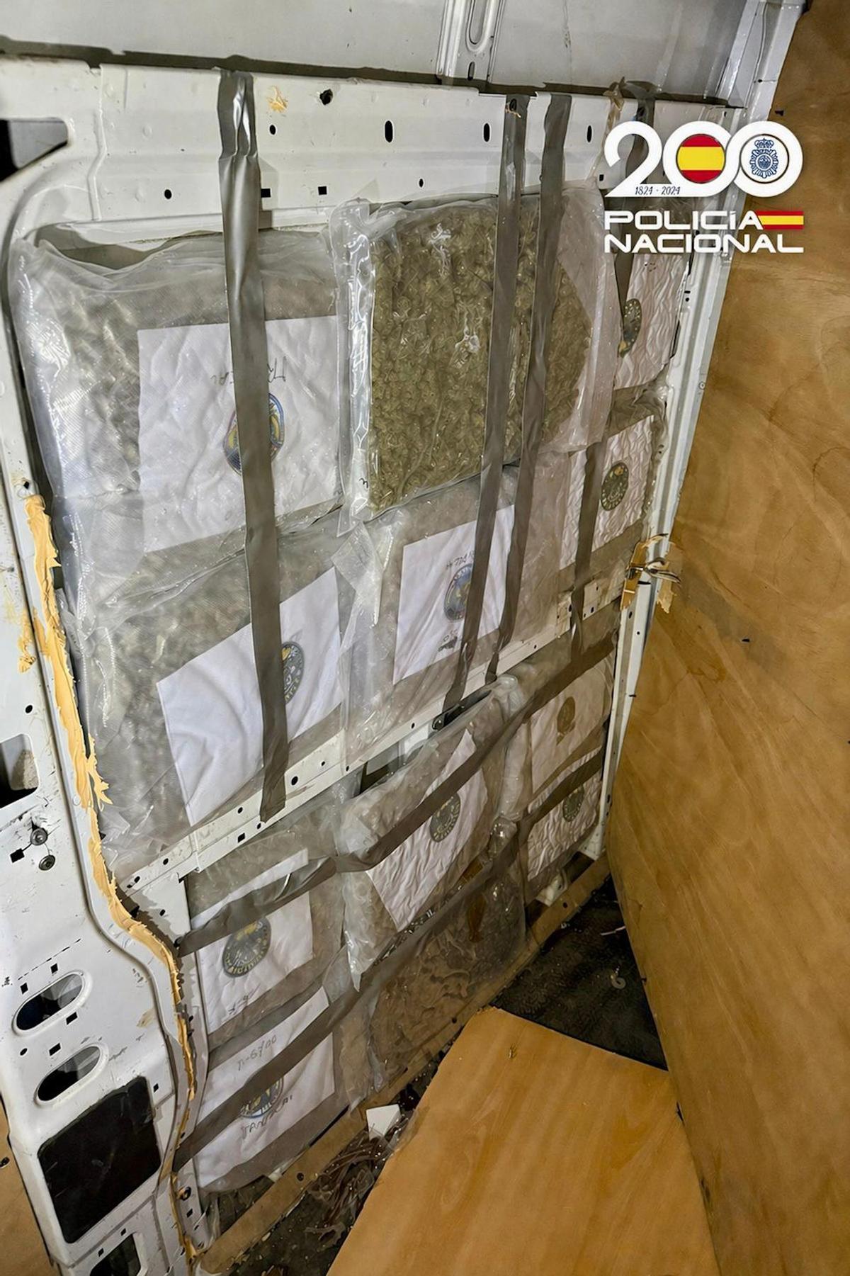 Marihuana oculta en una furgoneta interceptada a la Jonquera.