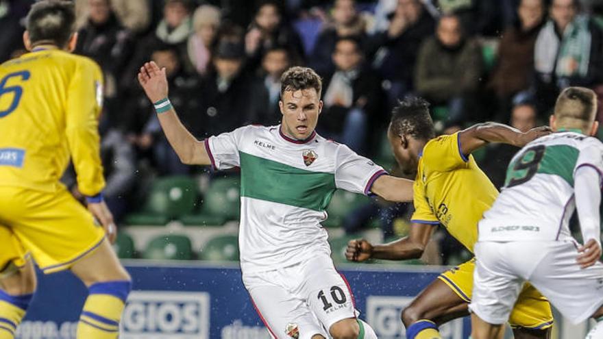 Sólido triunfo que deja al Elche de nuevo a tiro de la promoción