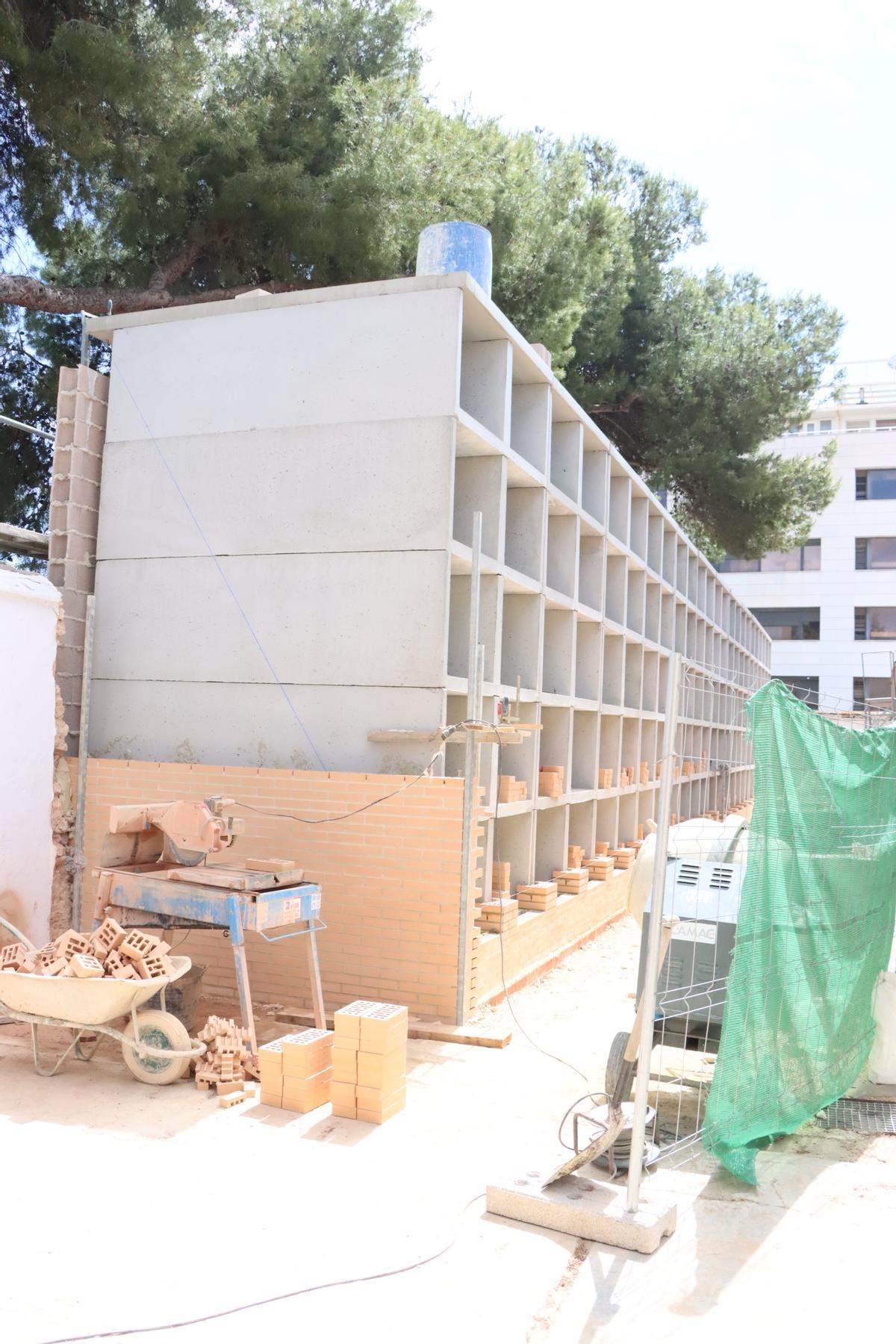 Nuevos nichos en el cementerio de Burjassot.