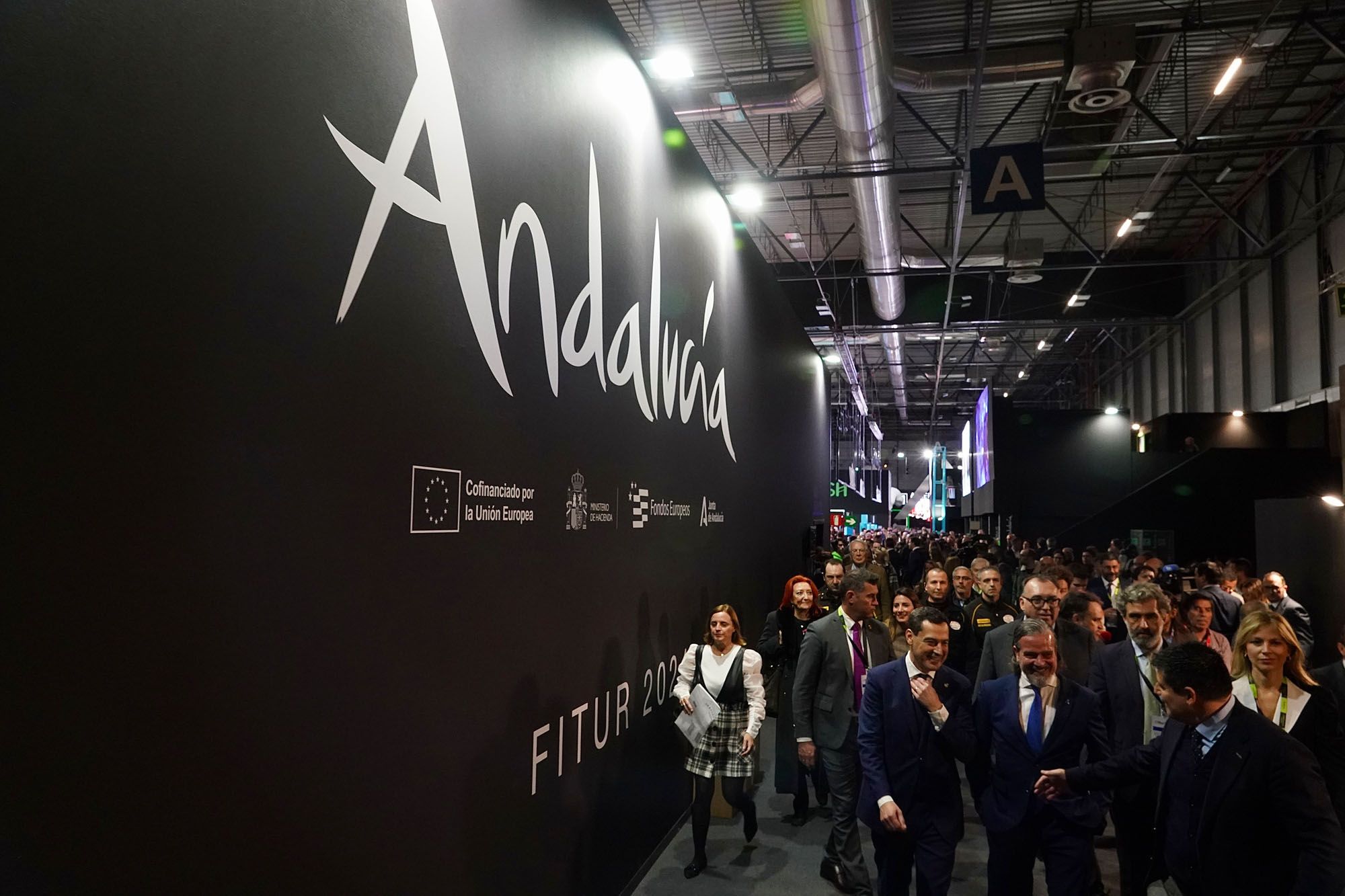 Juanma Moreno, en la jornada inaugural del stand de Andalucía en Fitur 2024.