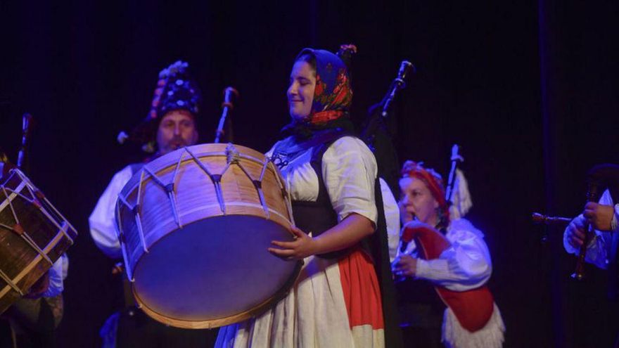 Músicos, durante la actuación en el Teatro Colón. | Casteleiro/ Roller Agencia