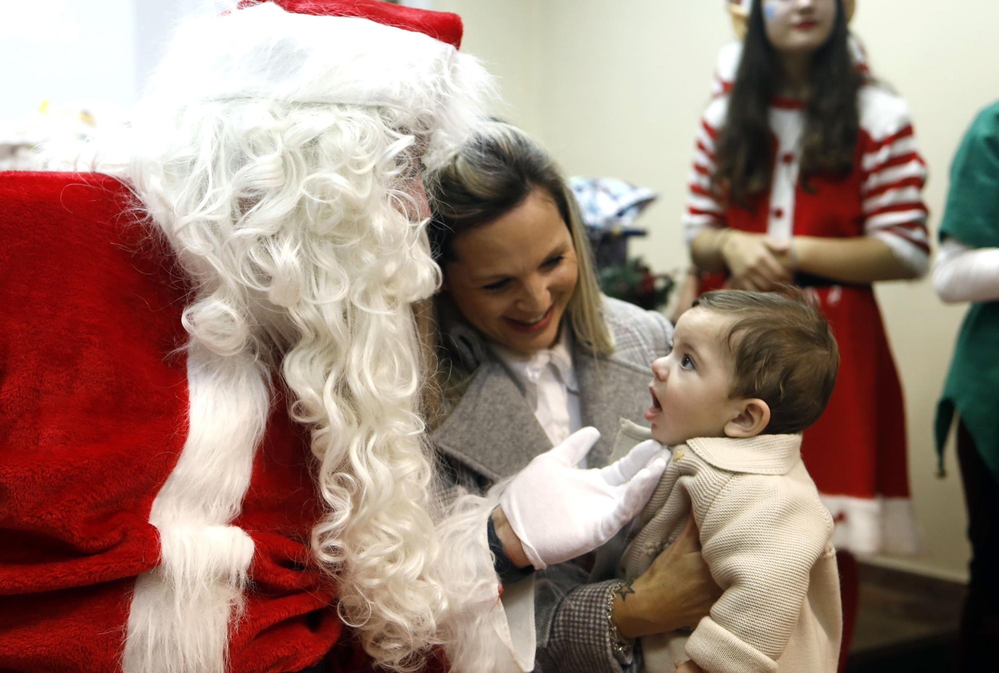 Papá Noel visita a los hijos de los agentes de Policía Nacional de Aragón