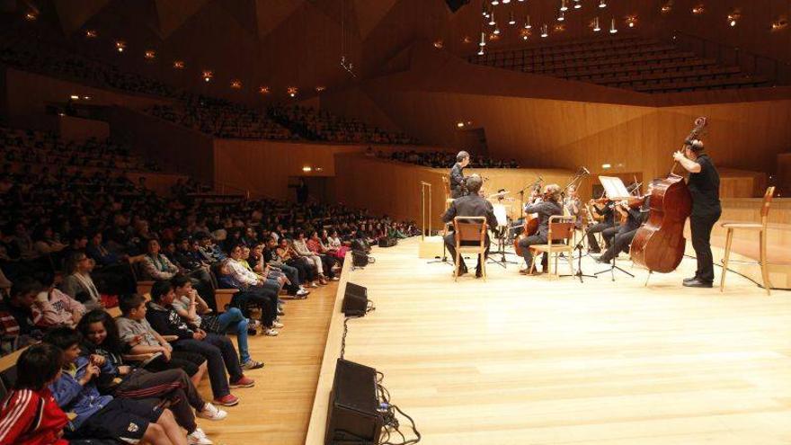 La música da cuerda a la clase