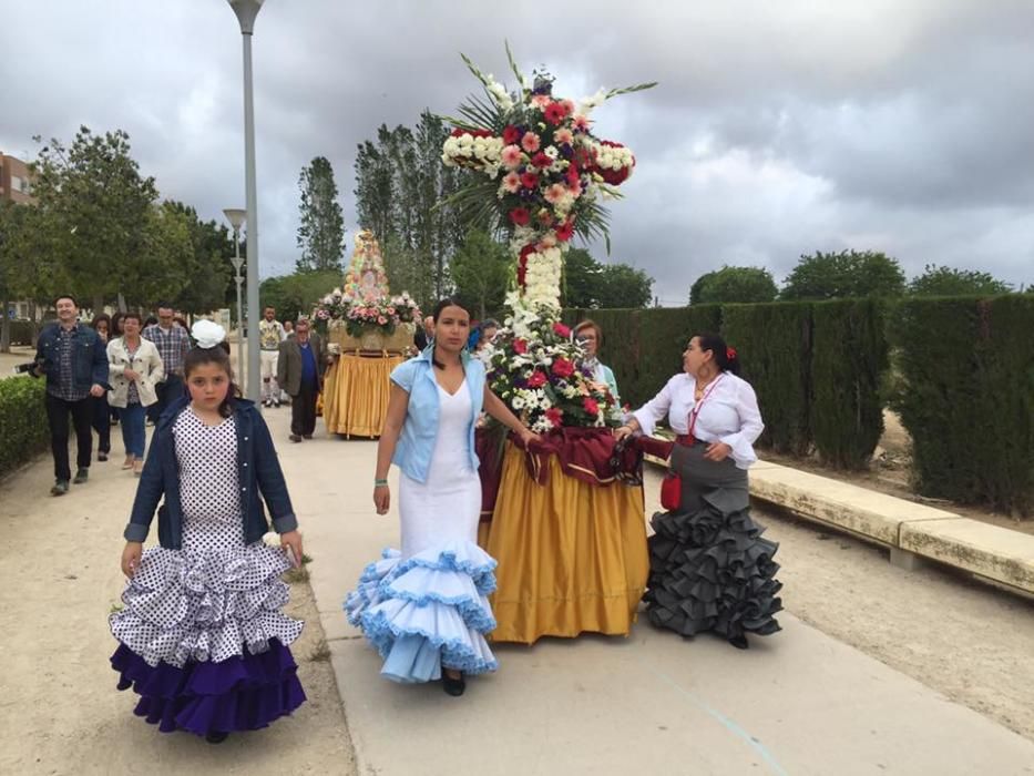 El Centro Andaluz de Alaquàs celebra la fiesta de las Cruces de Mayo