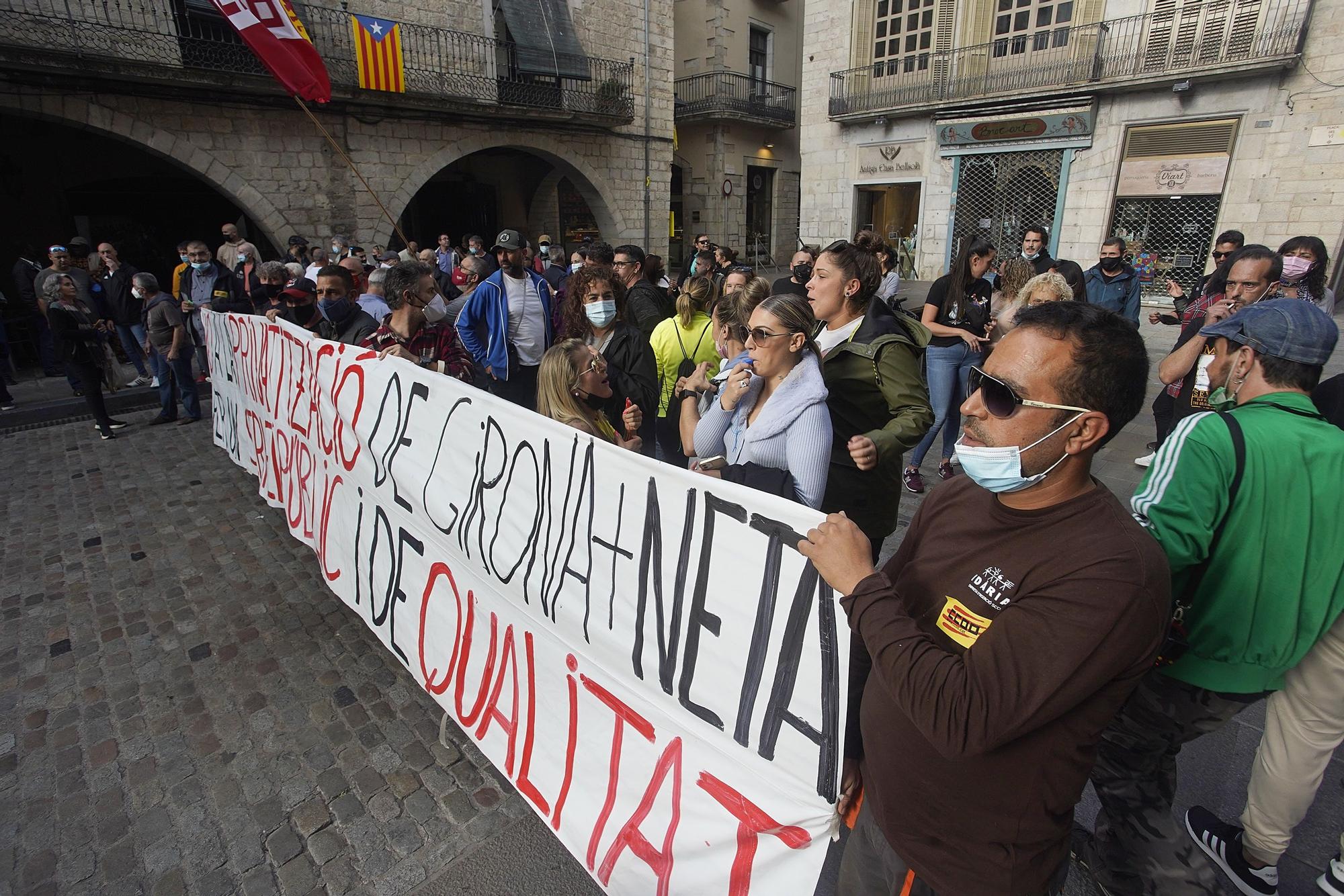 Protesta dels treballadors de Girona + Neta en contra de la privatització del servei públic de neteja