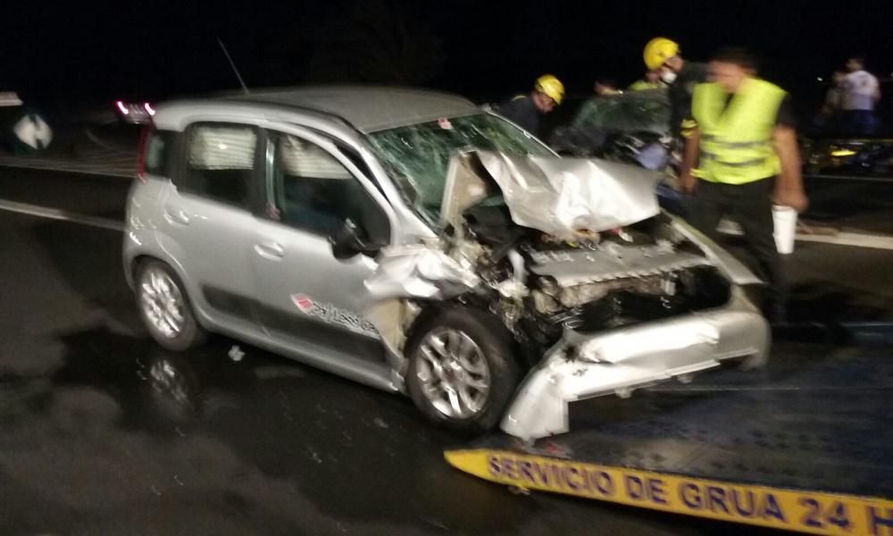 Tres heridos de gravedad en una colisión frontal en Lanzarote