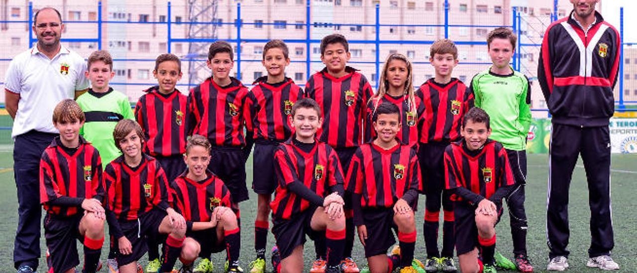 Jugadores y entrenador del alevín Colegio Norte