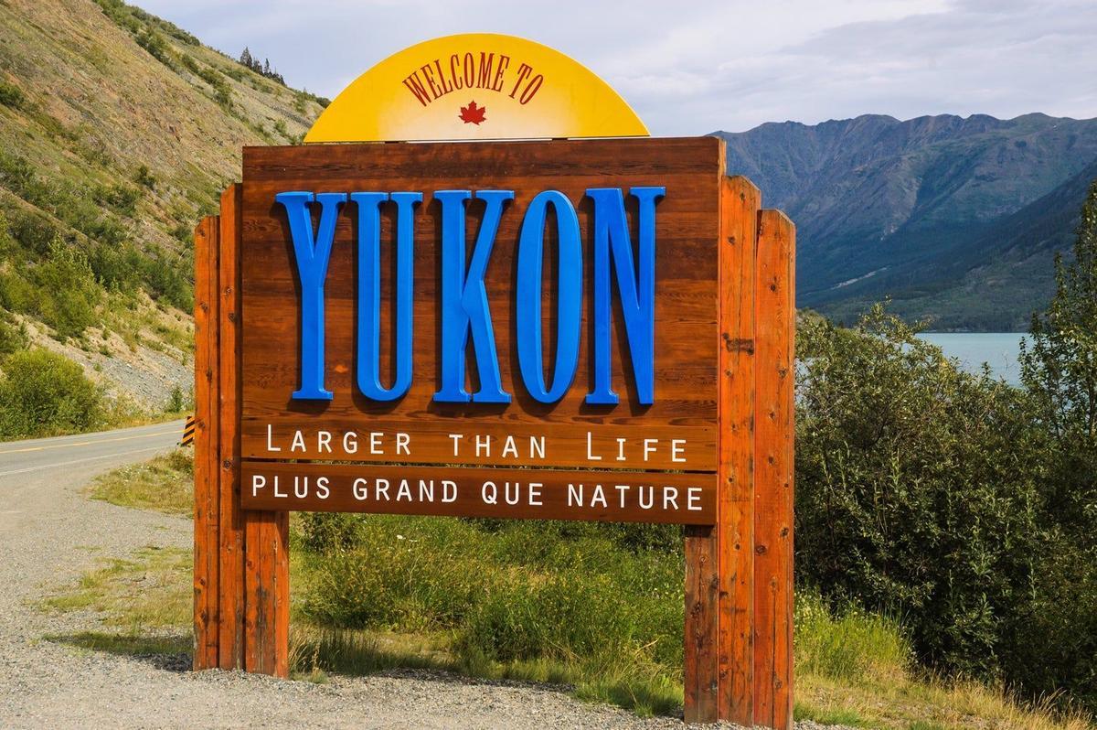 Cartel de entrada al Territorio de Yukon