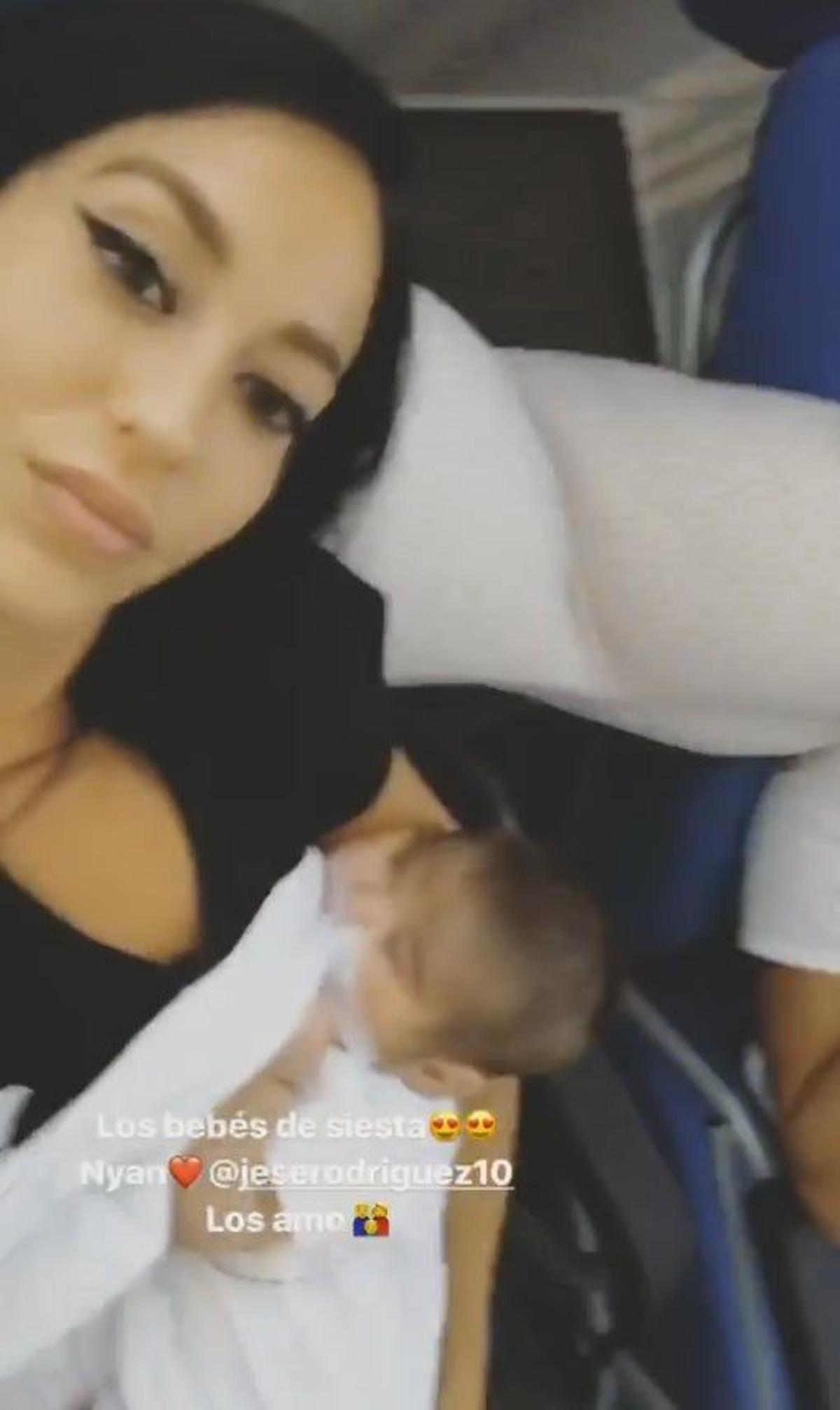 Aurah Ruiz con su hijo