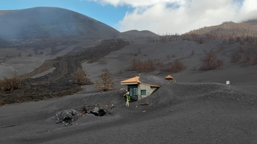 Venden material del volcán de La Palma para recolectar fondos para los afectados