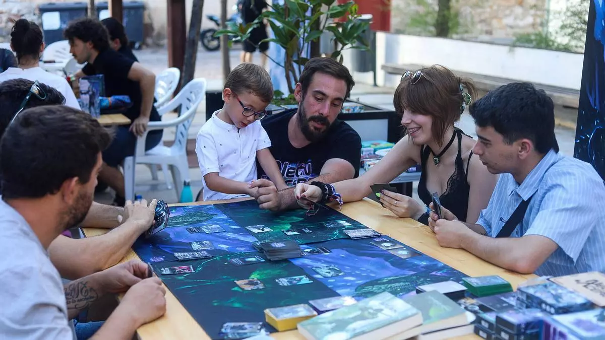 Los juegos de mesa reivindican el valor de compartir tiempo "cara a cara" en las fiestas de San Pedro
