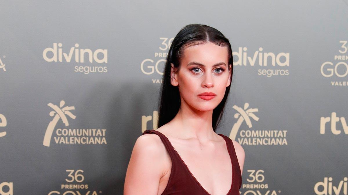 Milena Smit con 'total look' de Acne Studios en la cena de nominados de los Premios Goya 2022