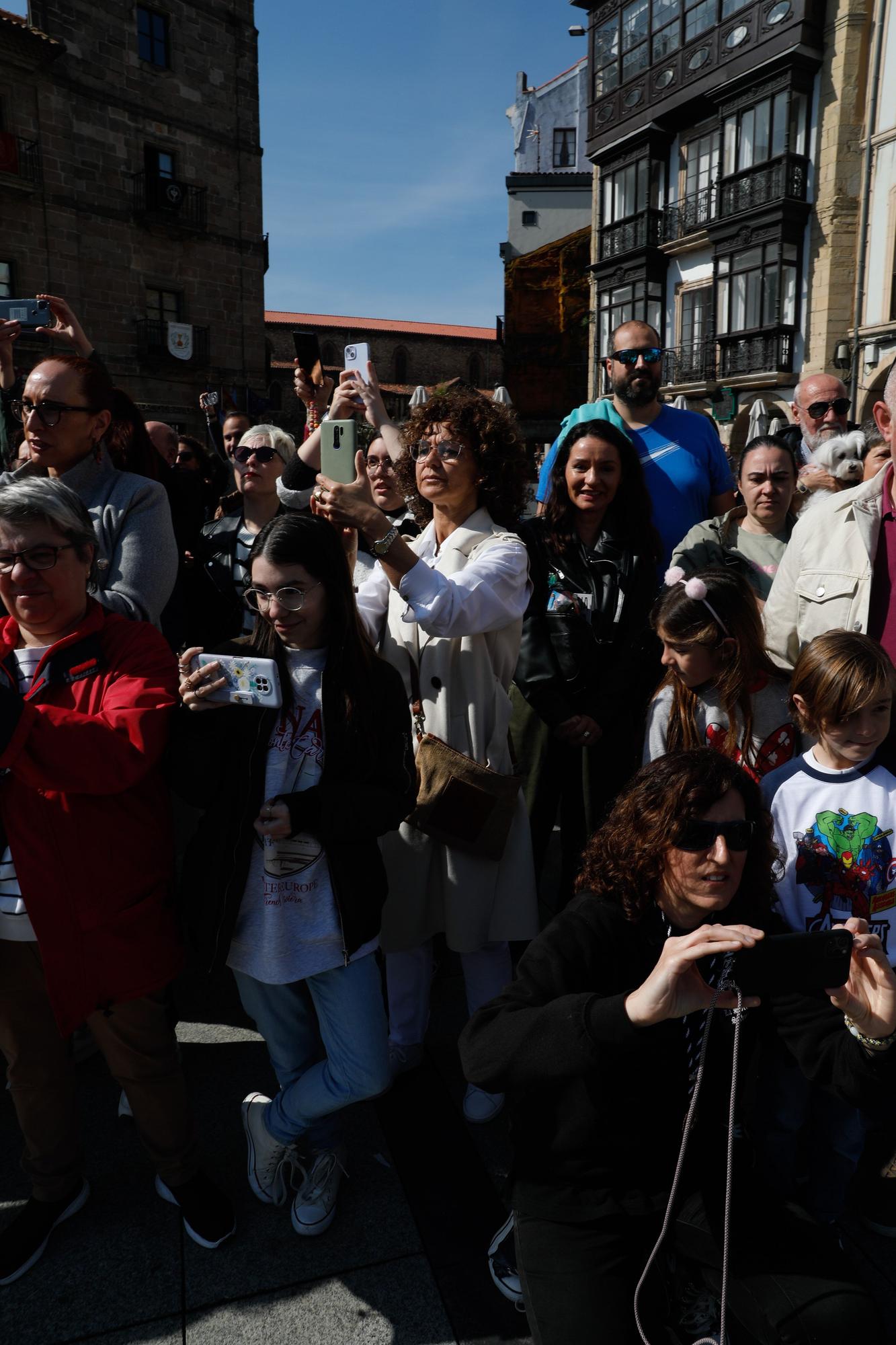 EN IMÁGENES: La tamborrada del Viernes Santo en Avilés