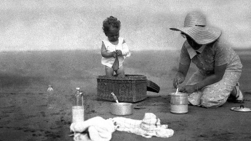 Arriba &#039;Niño en la playa&#039; y &#039;Niño con pavo&#039;.