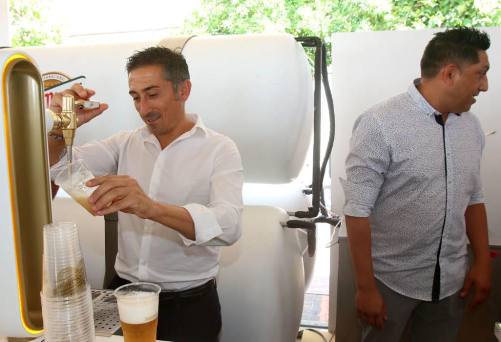 Martín Aguilar, Caminero, Rafael Gil, Basti y Hamyan Al Thani, entre otros, visitan la feria de día en una cita ya tradicional en los días festivos de la ciudad