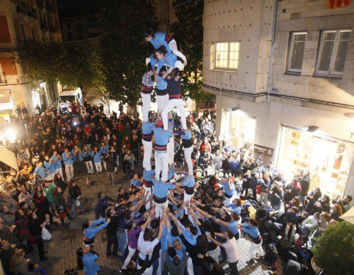 2 Els Xoriguers celebrant una de les seves diades a la Universitat de Girona, davant de les Àligues. F  | ANIOL RESCLOSA  