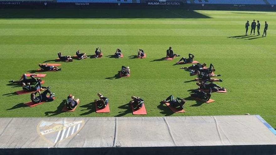 La plantilla del Málaga, en un entrenamiento en La Rosaleda