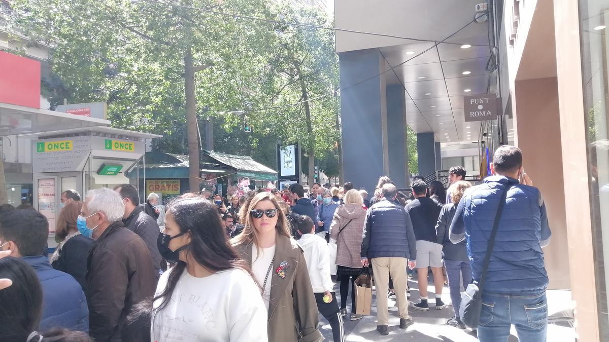 Aglomeraciones en la oficina de Gran Vía, este jueves.