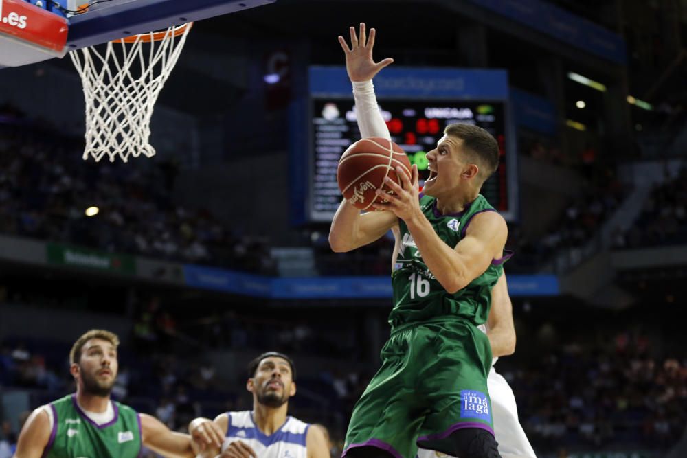 El Unicaja dio la cara en el BarclayCard Center ante el vigente campeón de Liga, el Real Madrid.