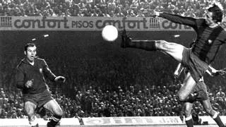 Y Cruyff fichó por el Barça