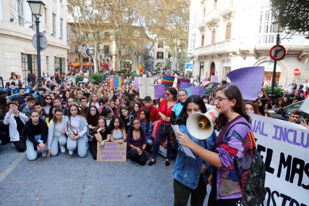Un millar de estudiantes protestan en Palma por el machismo