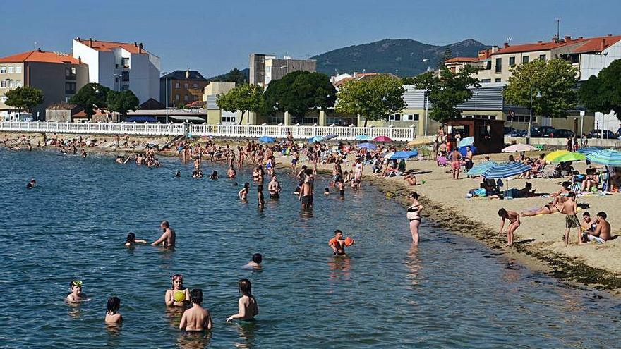 La playa de Vilaxoán, llena hasta la bandera.