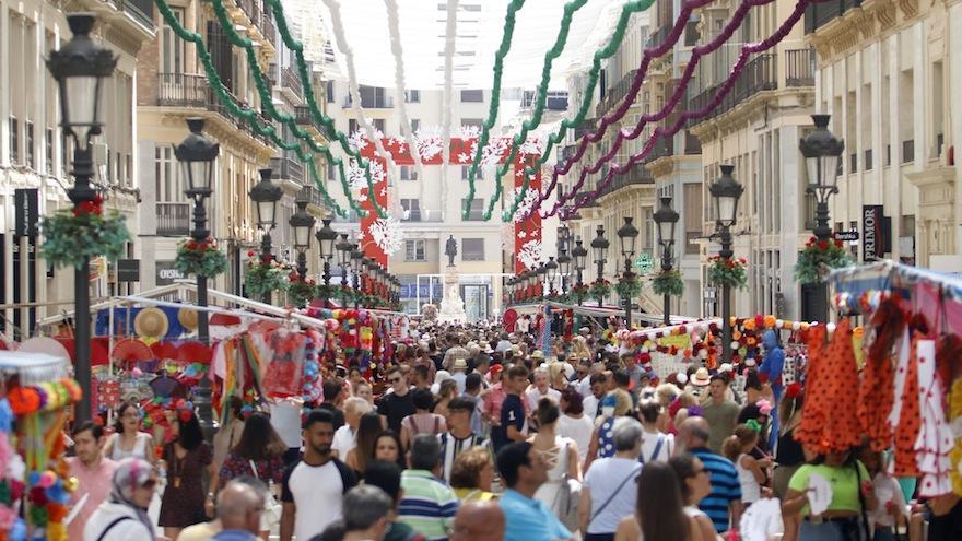 Ambiente en calle Larios durante una jornada de la Feria de Málaga del año pasado.
