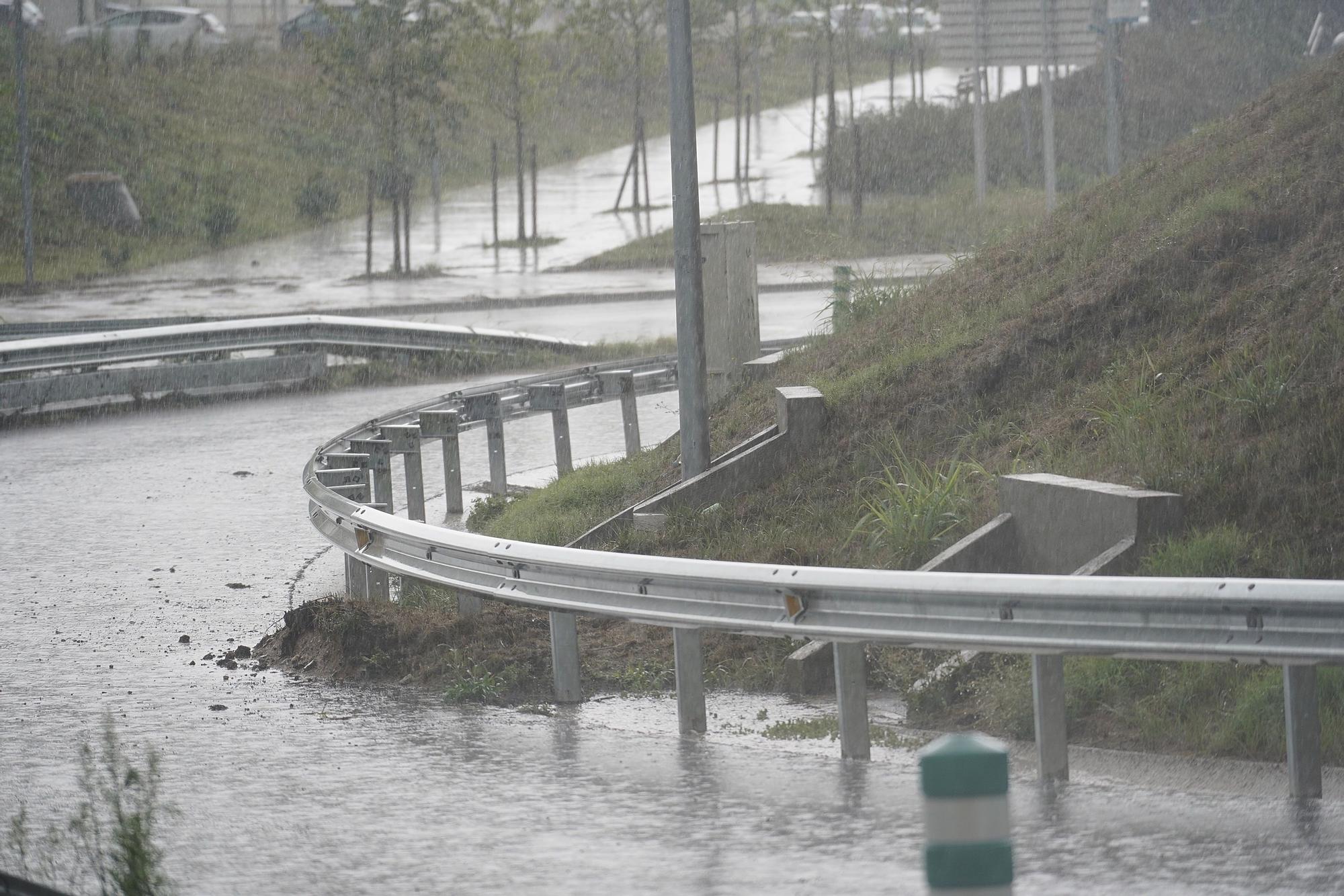 Tarda de pluges intenses que causen inundacions i destrosses a les comarques gironines