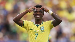 Vinicius se lamenta tras desperdiciar una ocasión de gol en el partido frente a Japón. 
