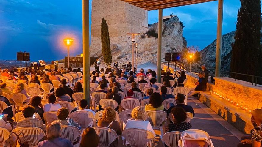 Xixona celebra el Día de los Centros Históricos con un nuevo formato de concierto junto al Castillo