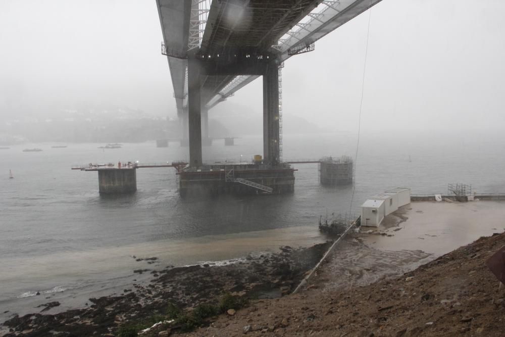 El puente, desde abajo // Santos Álvarez