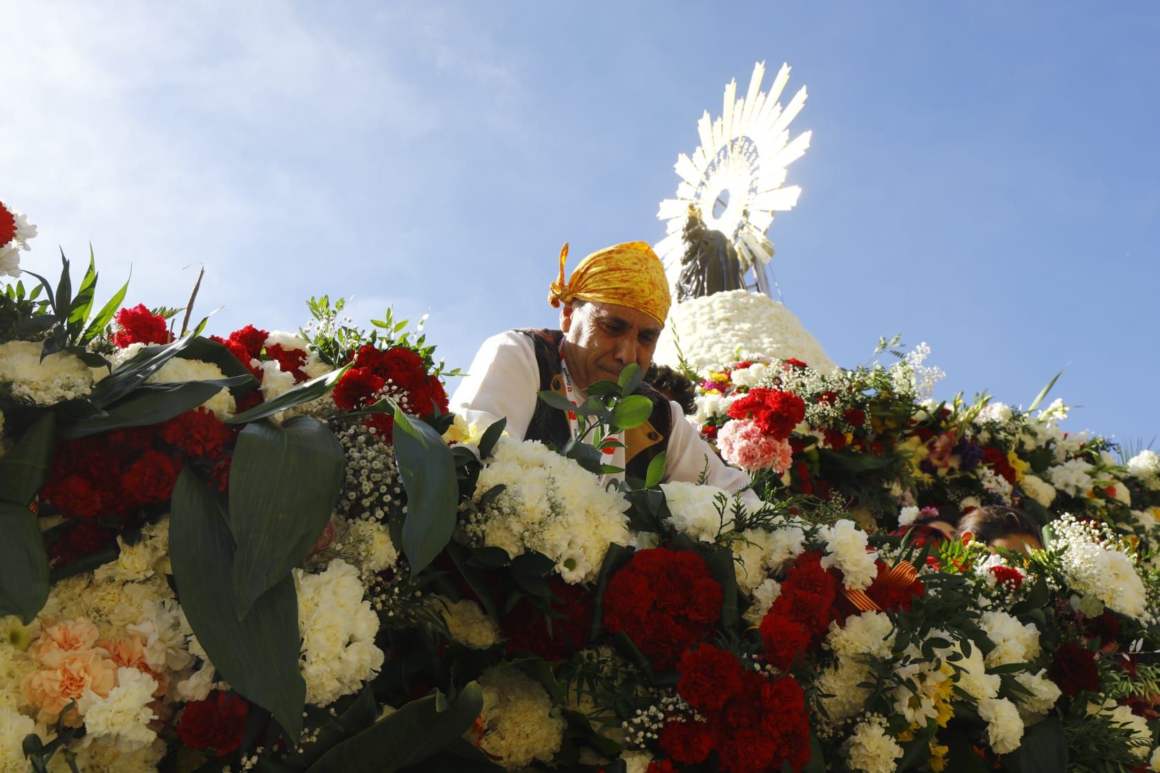 En imágenes | Zaragoza vive su día grande con la Ofrenda de Flores a la Virgen del Pilar