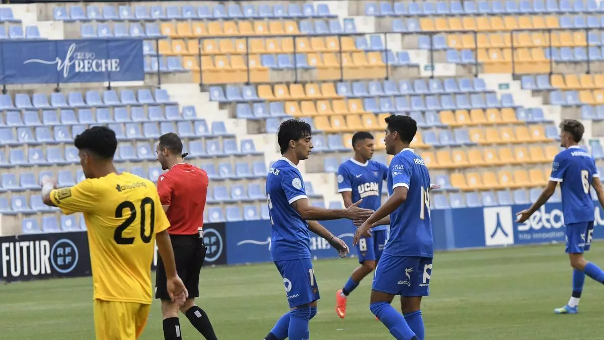 El UCAM Murcia CF empata ante el Hércules en un amistoso de pretemporada marcado por la lesión de Carrillo