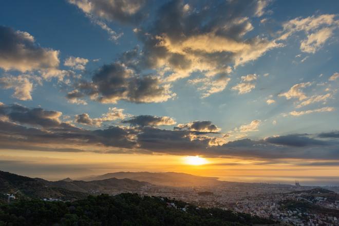 ¿Qué tipo de nubes complicarían la visibilidad del eclipse de sol y cuáles resultarían más "inofensivas" para la observación del fenómeno?