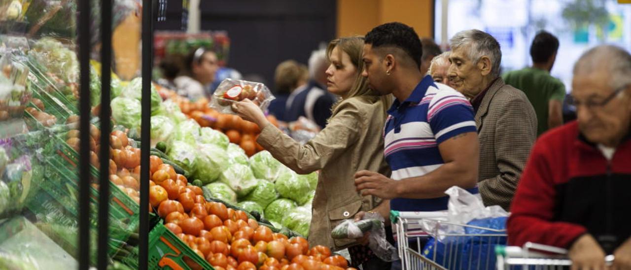 Los valencianos gastan 116 euros al mes en llenar la nevera