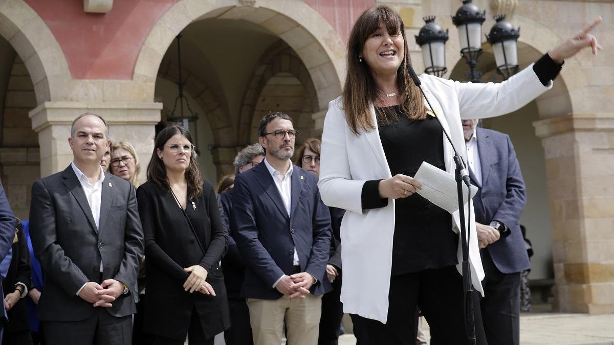 Laura Borràs, durante la declaración posterior a la sentencia a las puertas del Parlament catalán.