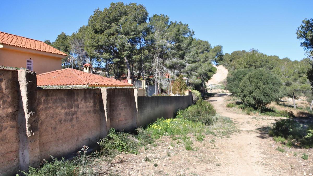 Imatge de la franja perimetral de la urbanització Baronia de Mar, a Bellvei.