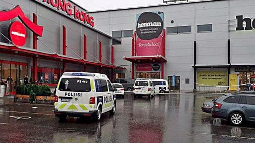 El centre comercial on es troba l&#039;escola atacada.