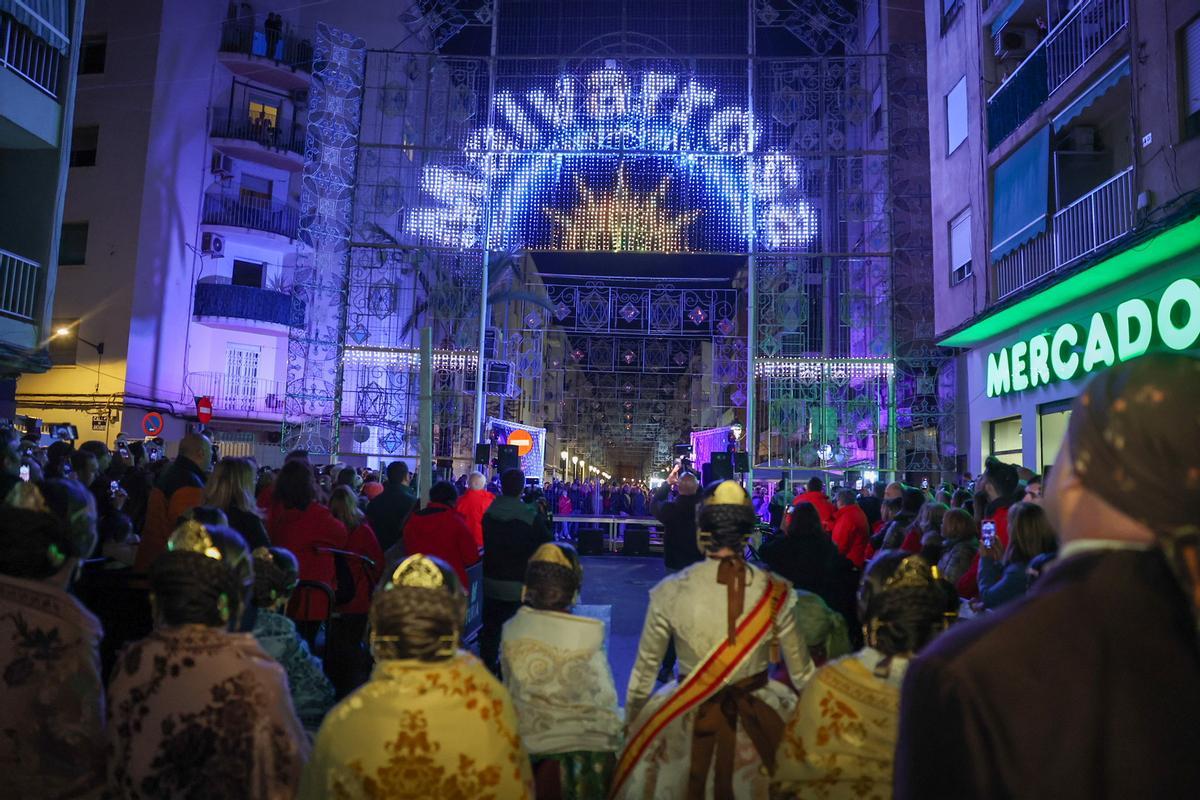 Malvarrosa celebra su tercer premio con la inauguración de sus luces