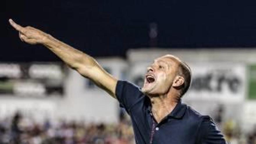 Vicente Mir, durante un encuentro de Liga en El Collao.