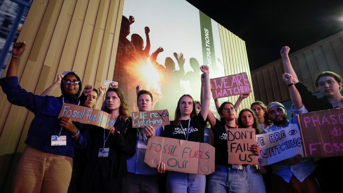 Activistas en la cumbre del clima, en Sharm el-Sheikh.