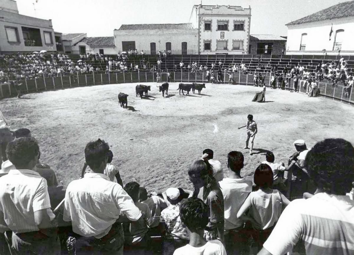 Los encierros de El Viso, en blanco y negro