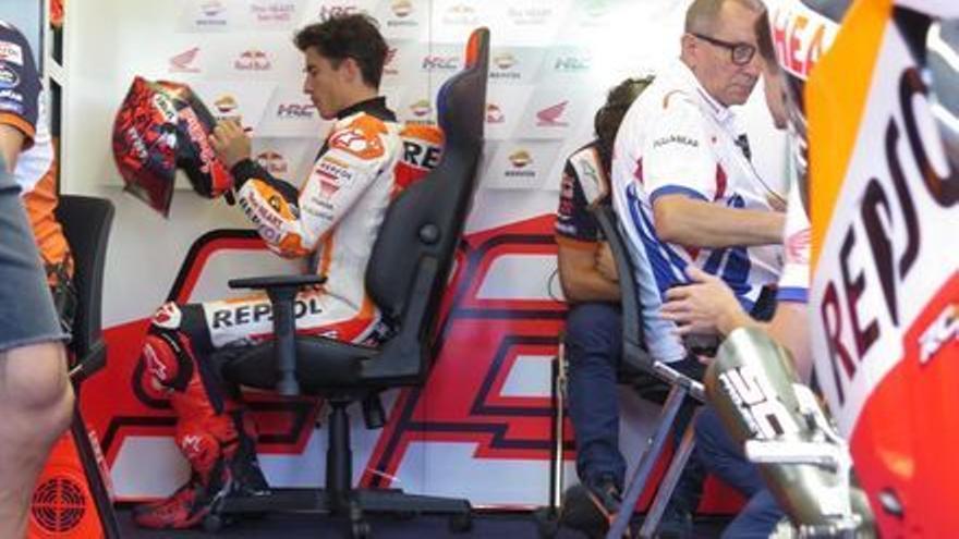 Marc Márquez se ha vuelto a poner hoy su casco de piloto de MotoGP, en Misano, a los tres meses de ser operado en EEUU.