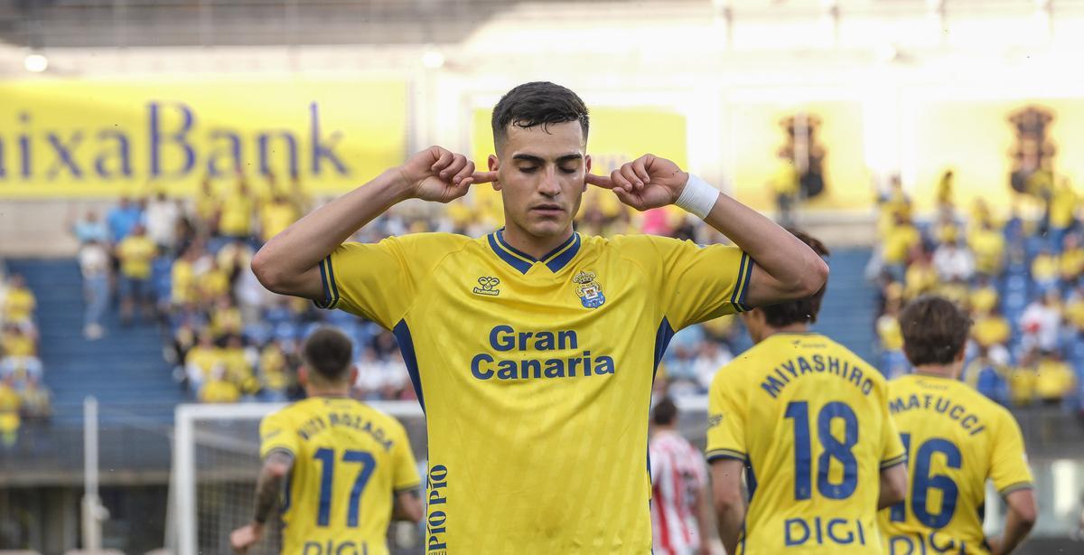 Ale García contra el ruido, una celebración controvertida del sureño tras batir al Sporting.