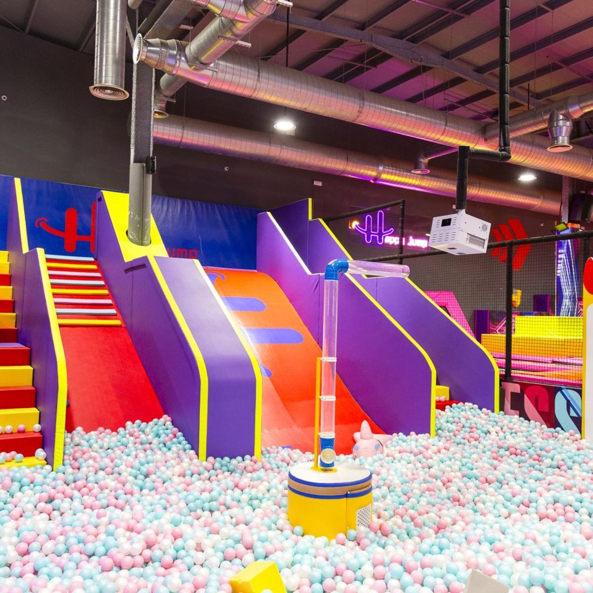 Happy Jump Vélez-Málaga, el parque de atracciones con saltos y toboganes que abrirá sus puertas este mes